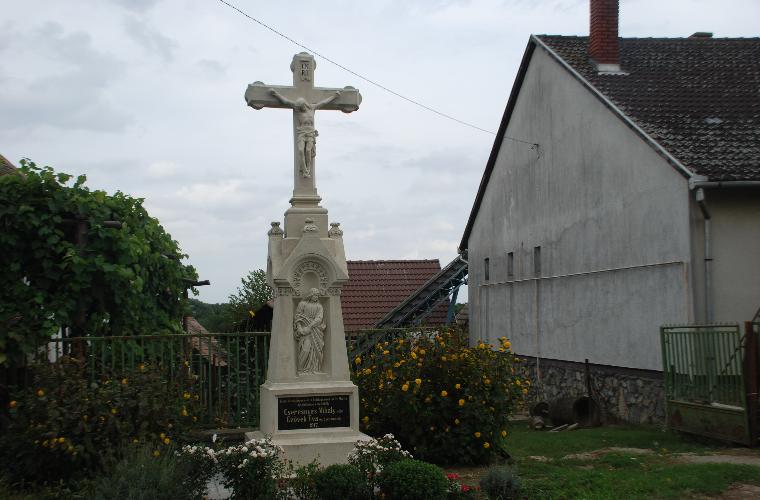 Kereszt, Gersekarát, 621. hrsz. (Tüű Dávidék előtt) Kereszt, Gersekarát, 621. hrsz. (Tüű Dávidék előtt)