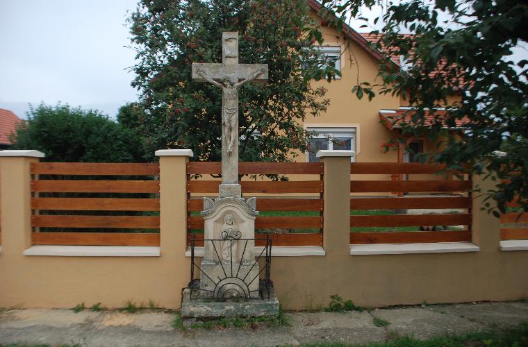 Kereszt, Gersekart, 222. hrsz., (Balogh Zoltnk eltt)