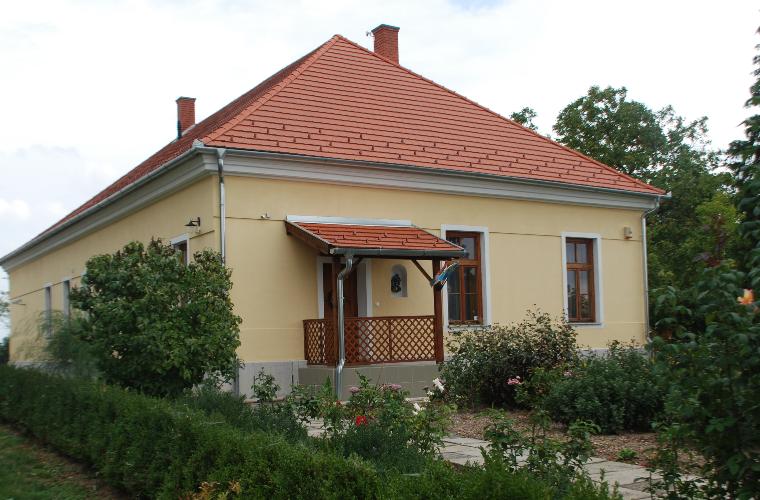Római Katolikus Plébánia, Gersekarát, Béke u. 19. Római Katolikus Plébánia, Gersekarát, Béke u. 19.